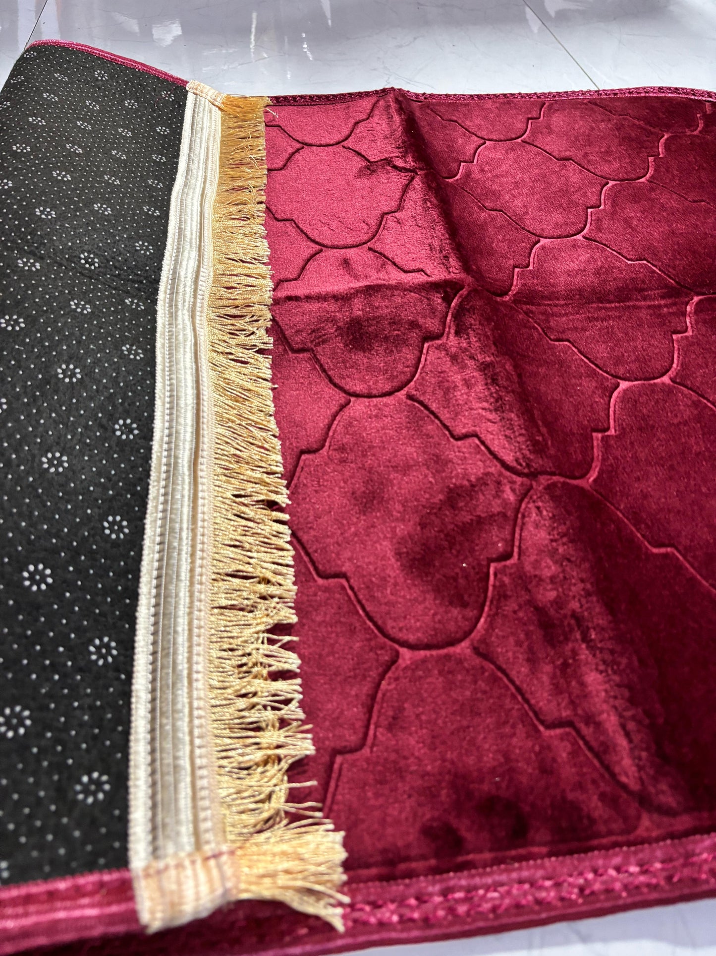 Premium Dome Shaped Prayer Mat – Anti-Slip & Elegant Finish (No Lace)
