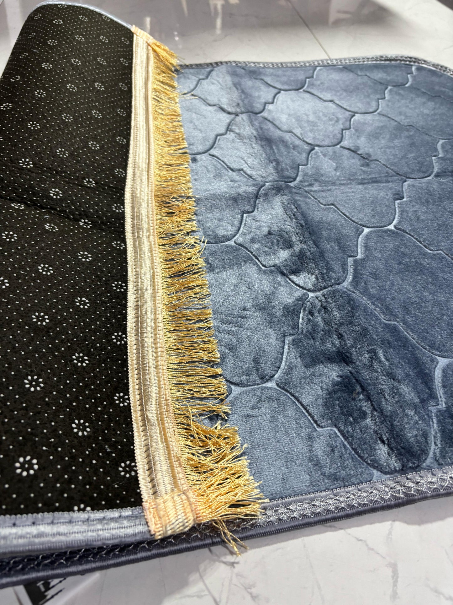 Premium Dome Shaped Prayer Mat – Anti-Slip & Elegant Finish (No Lace)
