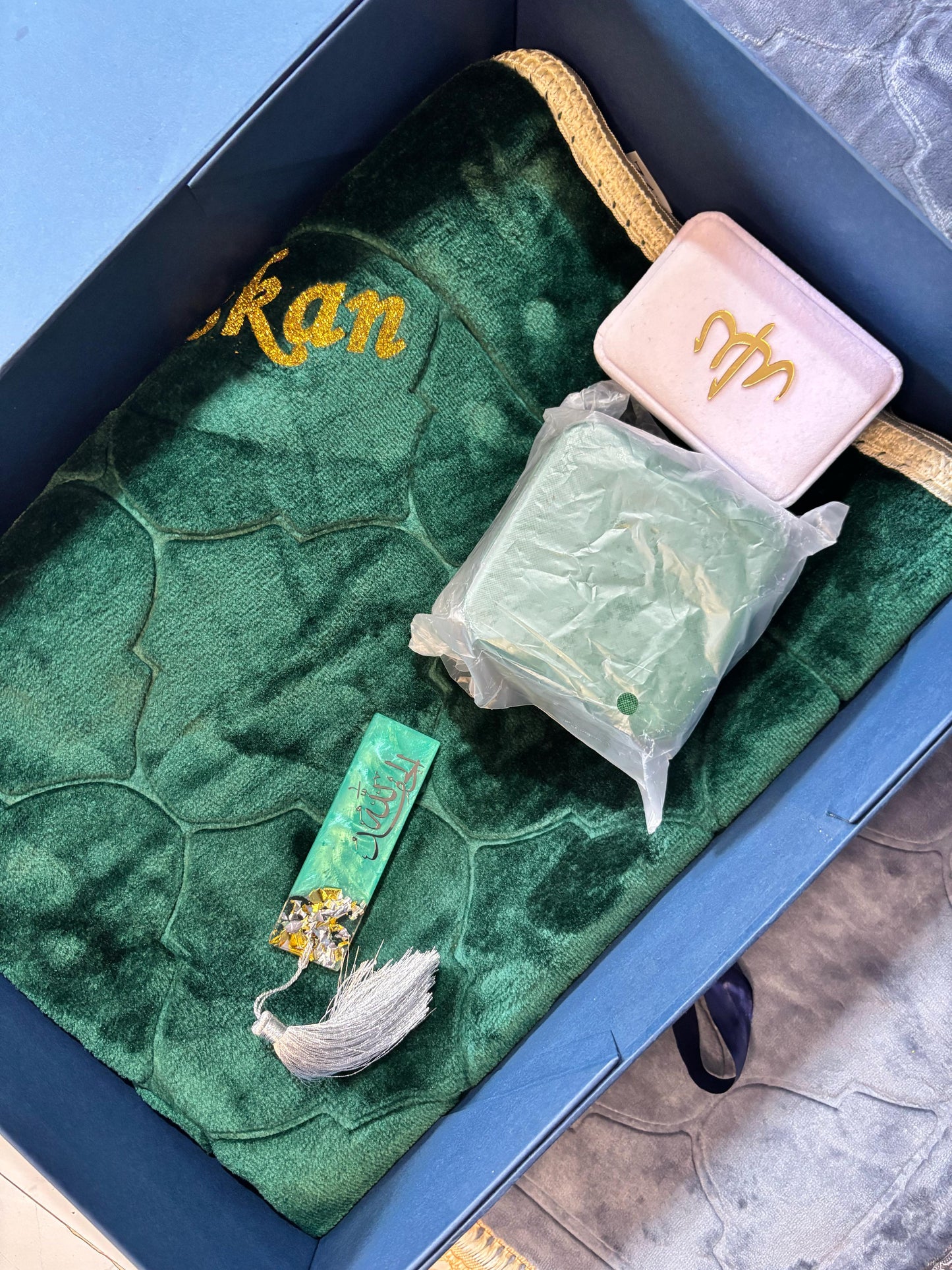 Gift Hamper for Her – A Thoughtful Expression of Love
