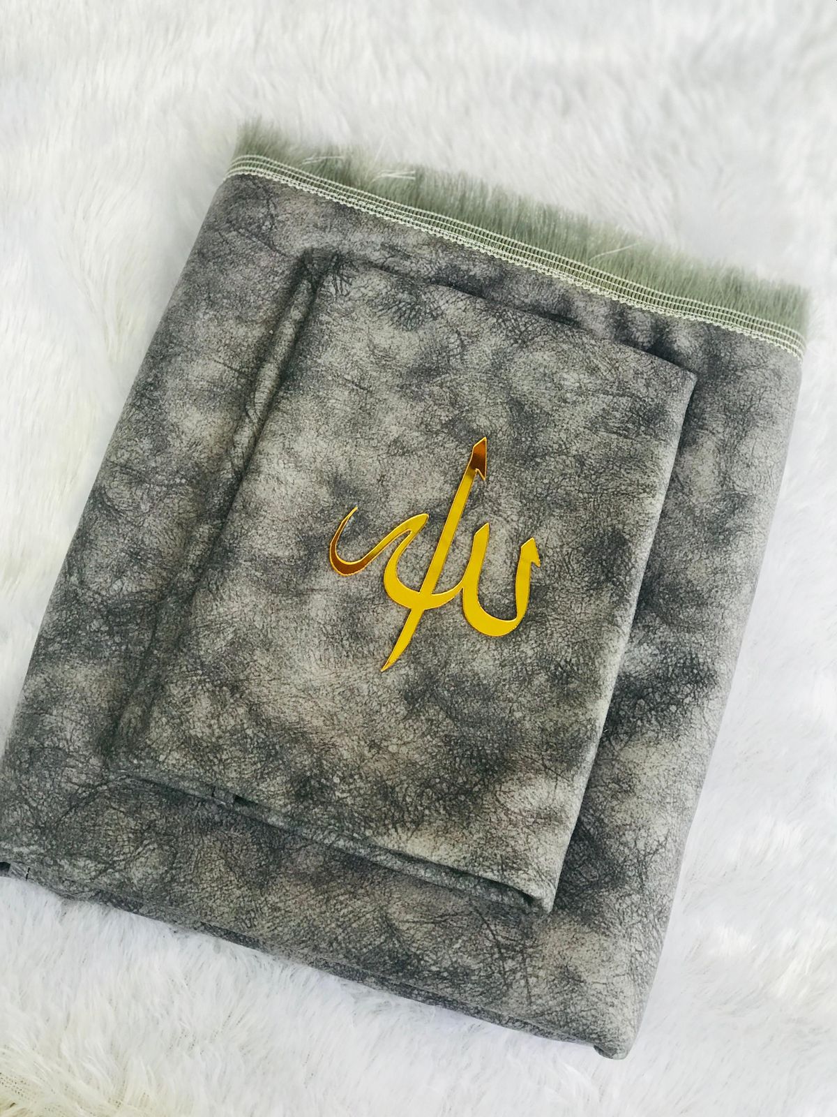 Elegant Quran Gift Hamper – A Meaningful Islamic Gift