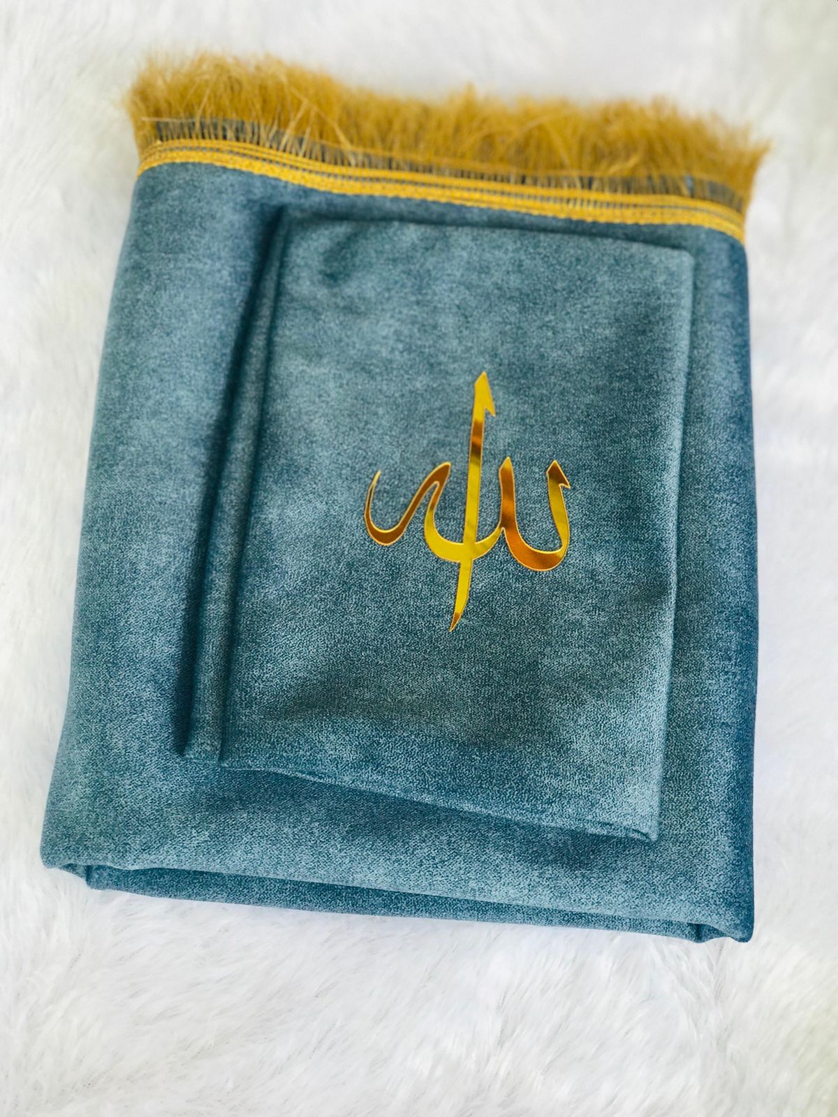 Elegant Quran Gift Hamper – A Meaningful Islamic Gift